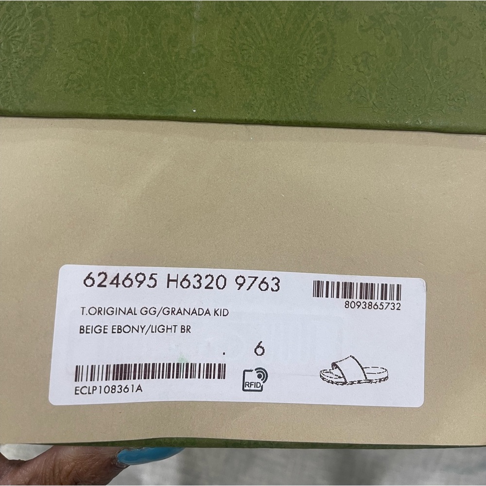 Gucci slide shoes posted up this the receipt and serial number